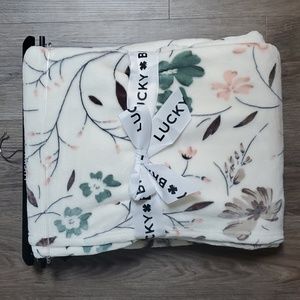Lucky Brand Plush Throw 50x70
